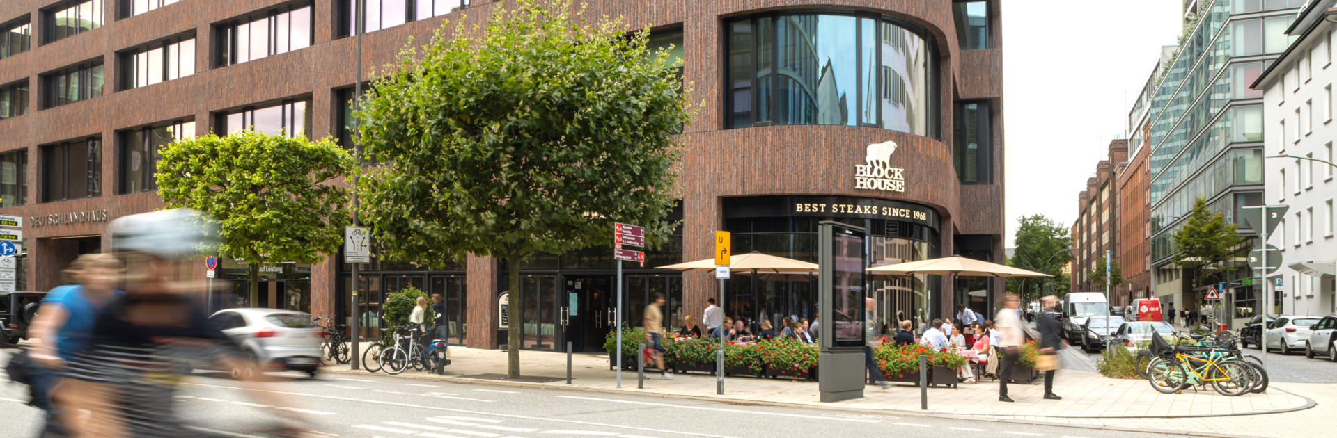 Das BLOCK HOUSE Restaurant im Deutschlandhaus in Hamburg von Außen